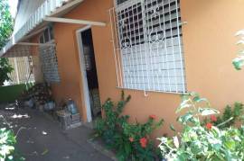 3 Bedrooms 3 Bathrooms, House for Sale in Kingston 19