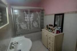 4 Bedrooms 3 Bathrooms, House for Sale in Kingston 17