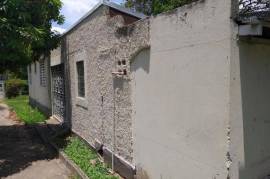 4 Bedrooms 2 Bathrooms, House for Sale in Kingston 10