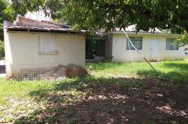 4 Bedrooms 2 Bathrooms, House for Sale in Kingston 10