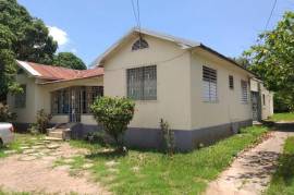 4 Bedrooms 2 Bathrooms, House for Sale in Kingston 10