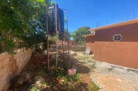 4 Bedrooms 2 Bathrooms, House for Sale in Greater Portmore