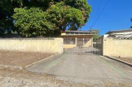 4 Bedrooms 3 Bathrooms, House for Sale in Kingston 20