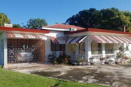 3 Bedrooms 3 Bathrooms, House for Sale in Savanna-La-Mar