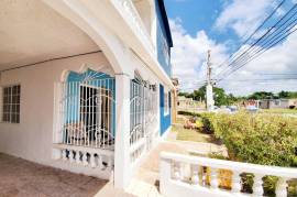 6 Bedrooms 5 Bathrooms, House for Sale in Spanish Town