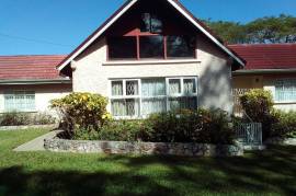 3 Bedrooms 2 Bathrooms, House for Sale in Mandeville