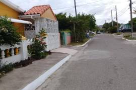 3 Bedrooms 2 Bathrooms, House for Sale in Greater Portmore