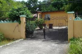 3 Bedrooms 2 Bathrooms, House for Sale in Kingston 10