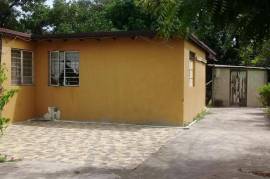 3 Bedrooms 2 Bathrooms, House for Sale in Kingston 10