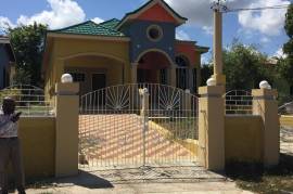 4 Bedrooms 3 Bathrooms, House for Sale in May Pen