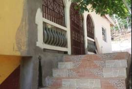 5 Bedrooms 4 Bathrooms, House for Sale in Mocho