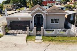 4 Bedrooms 3 Bathrooms, House for Sale in Clarks Town