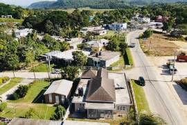 4 Bedrooms 3 Bathrooms, House for Sale in Clarks Town