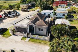 4 Bedrooms 3 Bathrooms, House for Sale in Clarks Town