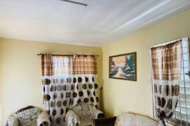 3 Bedrooms 2 Bathrooms, House for Sale in Kingston 17