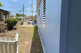 3 Bedrooms 2 Bathrooms, House for Sale in Kingston 17