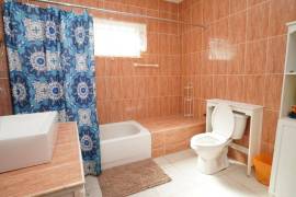 4 Bedrooms 3 Bathrooms, House for Sale in Knockpatrick