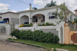 4 Bedrooms 3 Bathrooms, House for Sale in Linstead