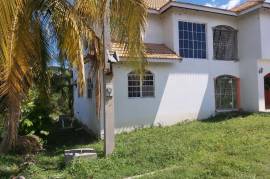 5 Bedrooms 4 Bathrooms, House for Private in May Pen