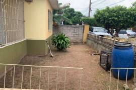 5 Bedrooms 3 Bathrooms, House for Sale in Kingston 20