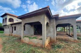 6 Bedrooms 4 Bathrooms, House for Sale in Spanish Town