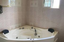 5 Bedrooms 5 Bathrooms, House for Sale in Ewarton