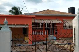 4 Bedrooms 3 Bathrooms, House for Sale in Junction