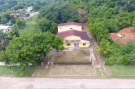 7 Bedrooms 5 Bathrooms, House for Sale in Spanish Town