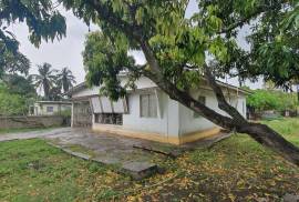 4 Bedrooms 2 Bathrooms, House for Sale in May Pen