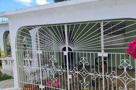 4 Bedrooms 2 Bathrooms, House for Sale in Boscobel