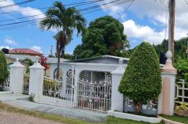 4 Bedrooms 2 Bathrooms, House for Sale in Boscobel