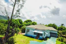 4 Bedrooms 3 Bathrooms, House for Sale in Watson Hill