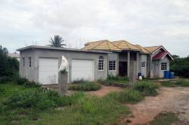 3 Bedrooms 2 Bathrooms, House for Private in Spanish Town