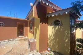 4 Bedrooms 2 Bathrooms, House for Sale in Greater Portmore