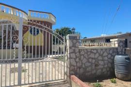 4 Bedrooms 2 Bathrooms, House for Sale in Greater Portmore