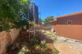 4 Bedrooms 2 Bathrooms, House for Sale in Greater Portmore