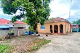 3 Bedrooms 2 Bathrooms, House for Sale in Kingston 2