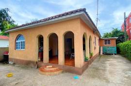 3 Bedrooms 2 Bathrooms, House for Sale in Kingston 2