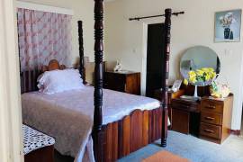 4 Bedrooms 3 Bathrooms, House for Sale in Petersfield