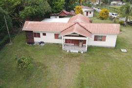 4 Bedrooms 3 Bathrooms, House for Sale in Petersfield