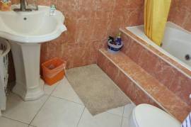 5 Bedrooms 4 Bathrooms, House for Sale in Spanish Town