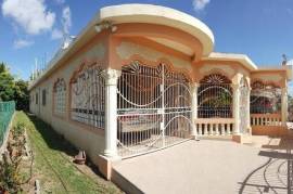 5 Bedrooms 4 Bathrooms, House for Sale in Spanish Town