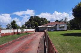 5 Bedrooms 4 Bathrooms, House for Sale in Linstead