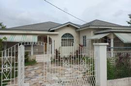 4 Bedrooms 3 Bathrooms, House for Sale in May Pen