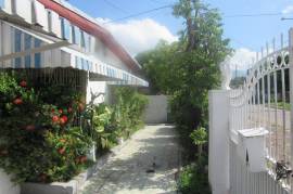 4 Bedrooms 3 Bathrooms, House for Sale in Kingston 20