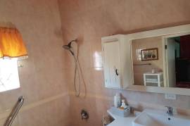 3 Bedrooms 2 Bathrooms, House for Sale in May Pen