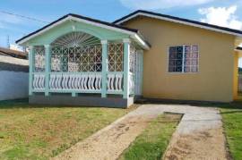 2 Bedrooms 2 Bathrooms, House for Sale in Falmouth