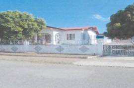 6 Bedrooms 3 Bathrooms, House for Sale in May Pen