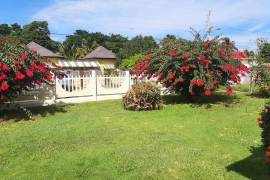 3 Bedrooms 2 Bathrooms, House for Sale in Petersfield