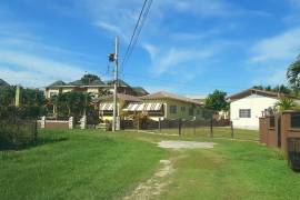 3 Bedrooms 2 Bathrooms, House for Sale in Petersfield